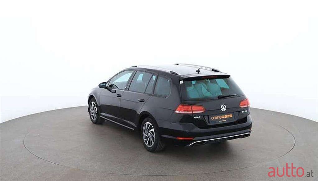 2018' Volkswagen Golf photo #4