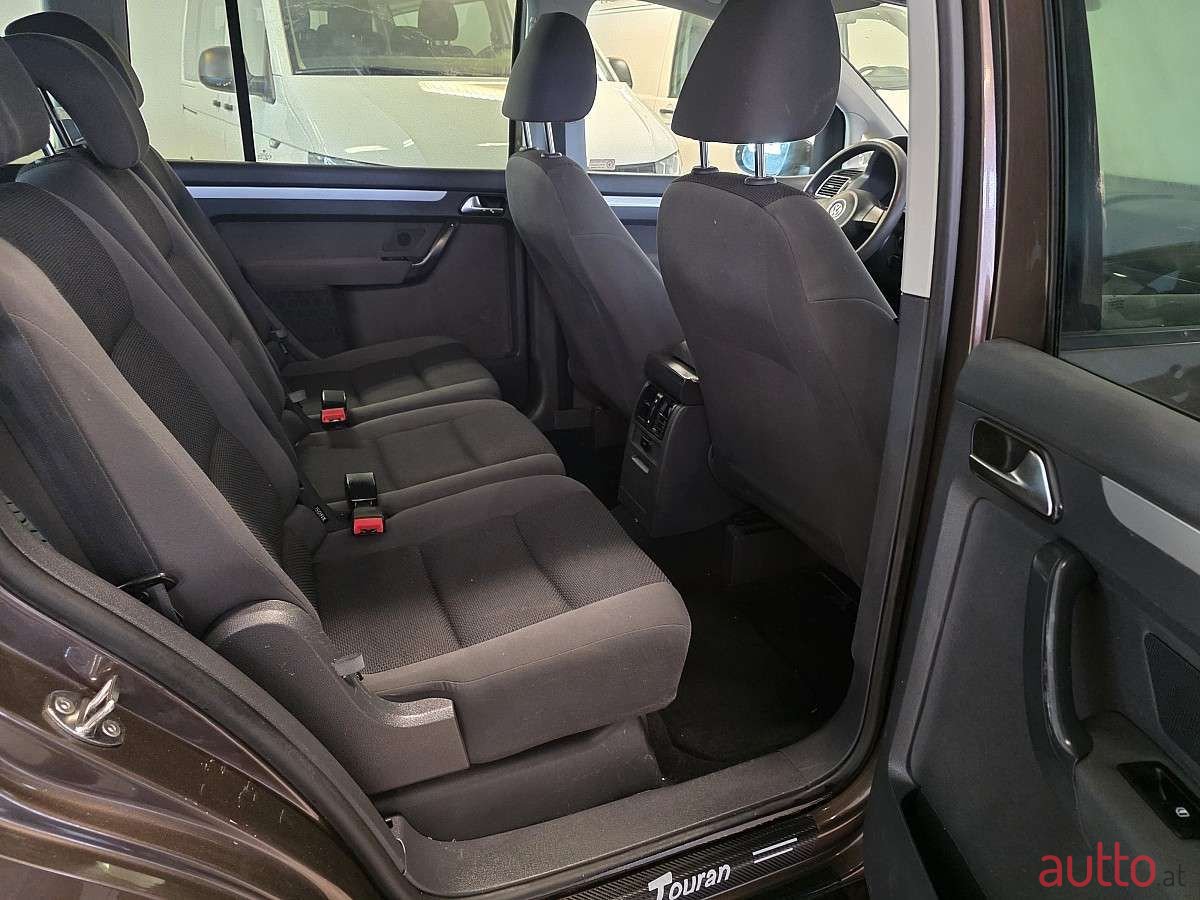 2011' Volkswagen Touran photo #6