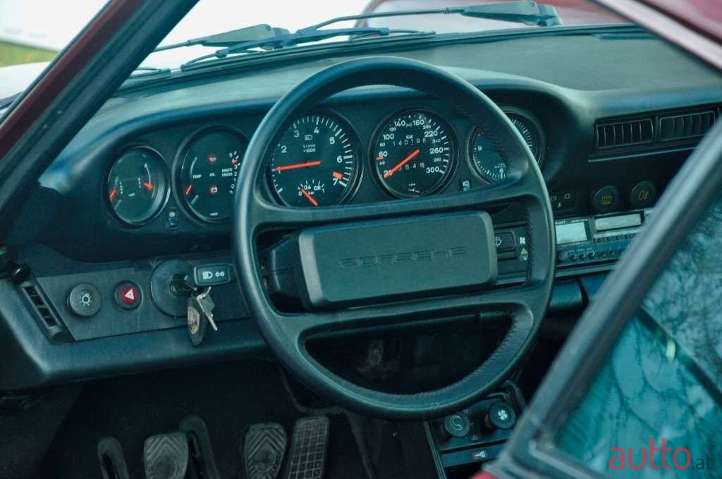 1985' Porsche 930 photo #4