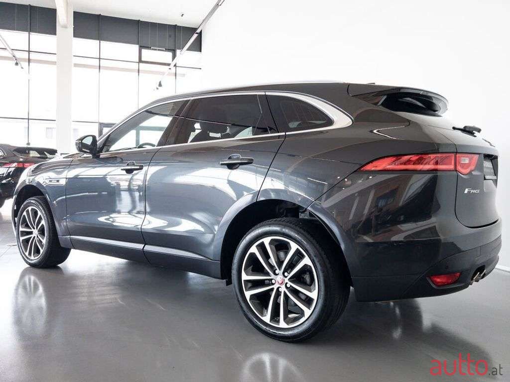 2016' Jaguar F-Pace photo #2