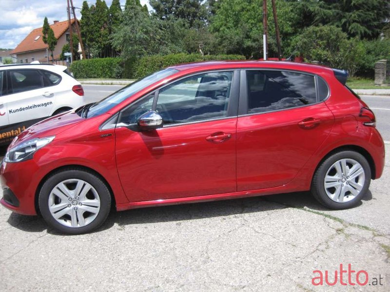 2019' Peugeot 208 photo #3