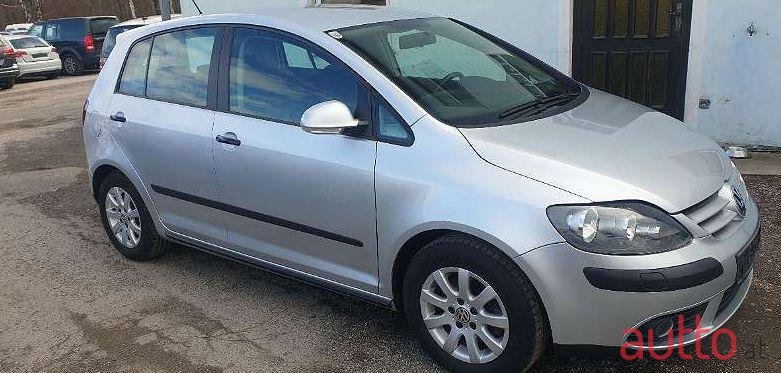 2008' Volkswagen Golf photo #1