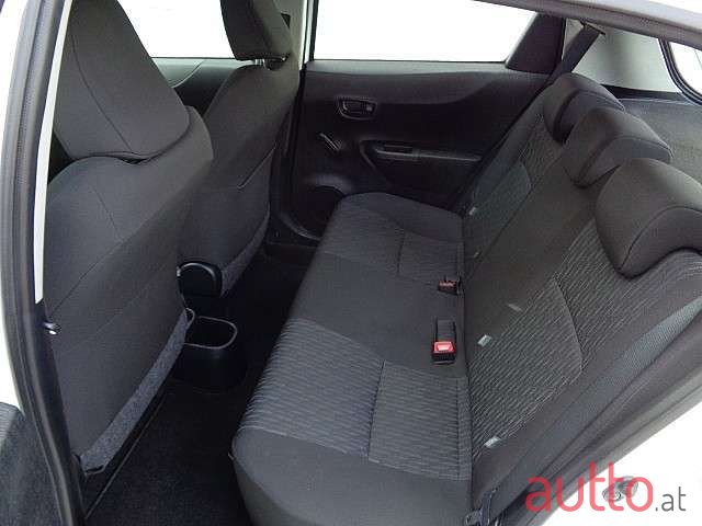 2012' Toyota Yaris photo #6