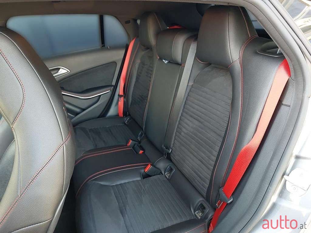 2015' Mercedes-Benz Cla-Klasse photo #2