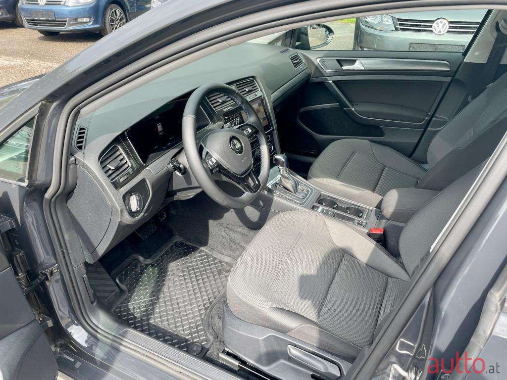 2017' Volkswagen Golf photo #5