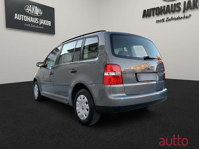 2007' Volkswagen Touran photo #2