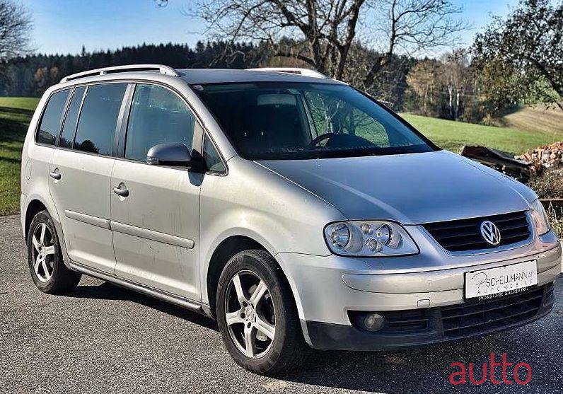 2004' Volkswagen Touran photo #1
