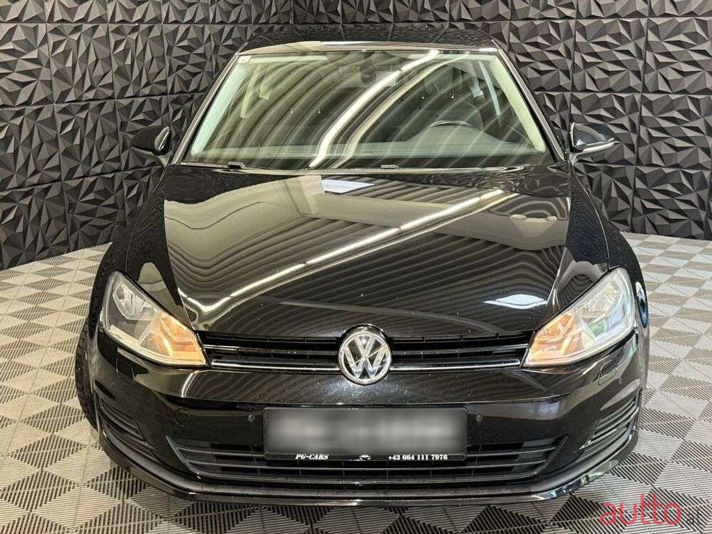 2013' Volkswagen Golf photo #2