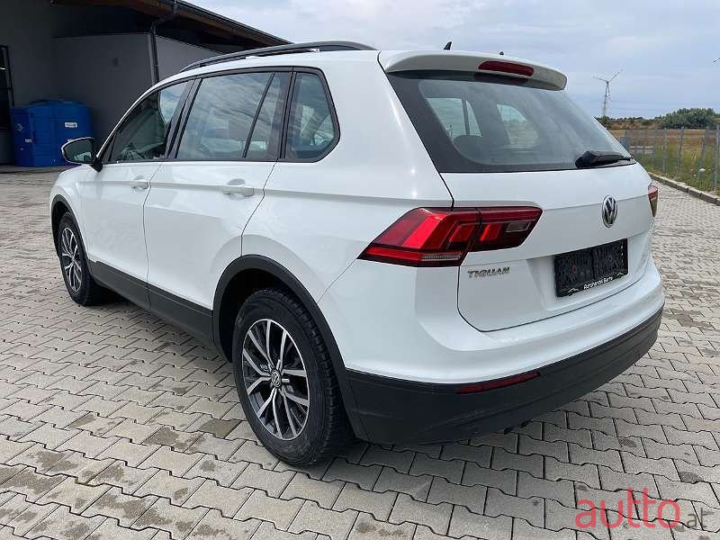 2016' Volkswagen Tiguan photo #4