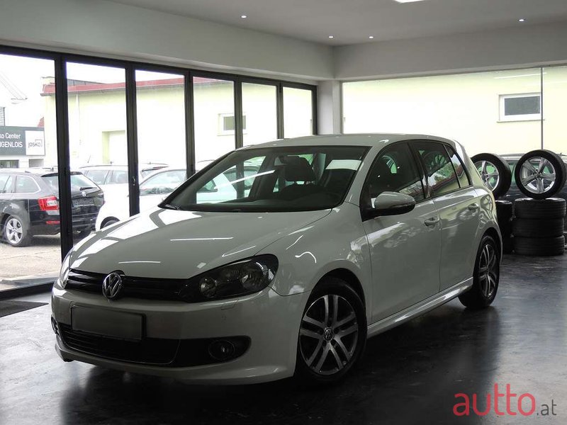 2011' Volkswagen Golf photo #1