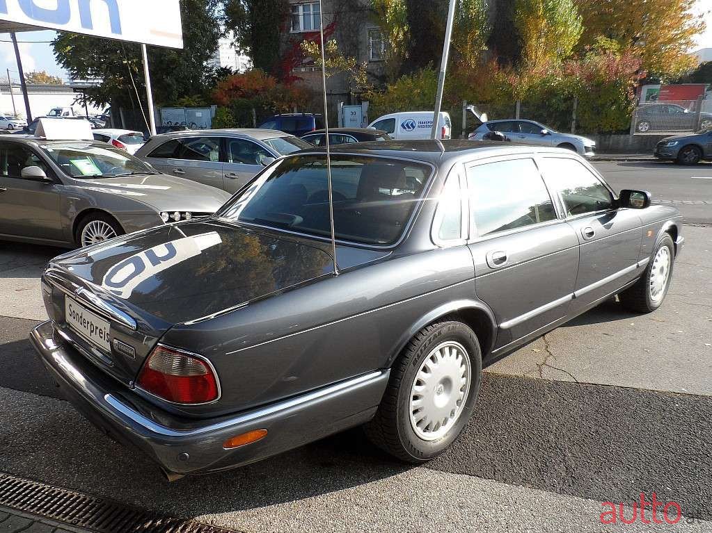 2002' Jaguar XJ photo #5