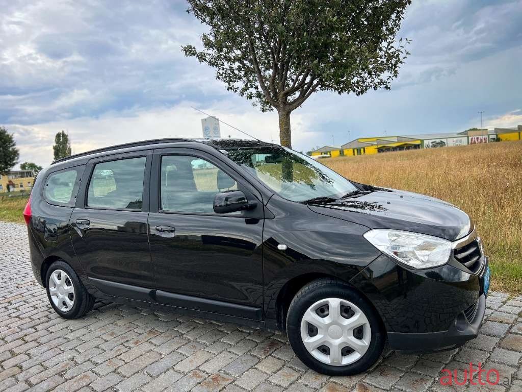 2013' Dacia Lodgy photo #4