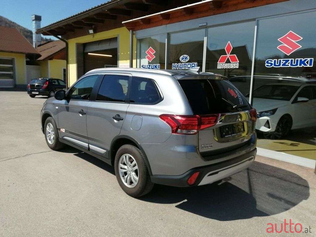 2019' Mitsubishi Outlander photo #4