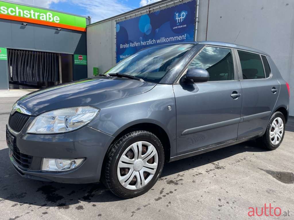 2011' Skoda Fabia photo #2