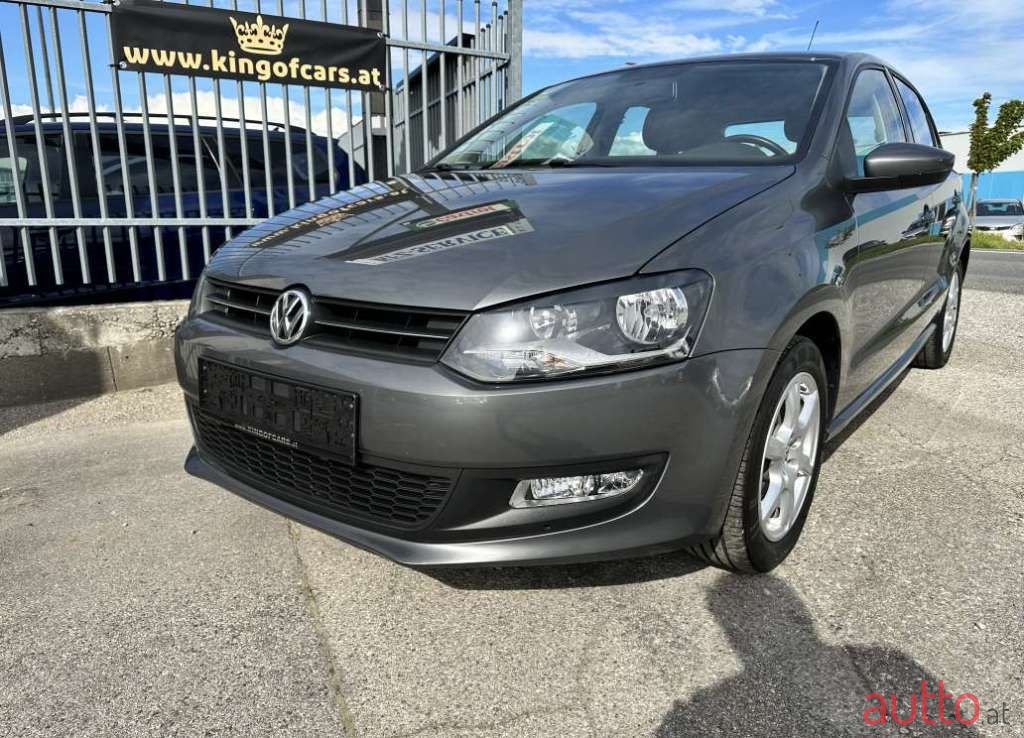2011' Volkswagen Polo photo #1