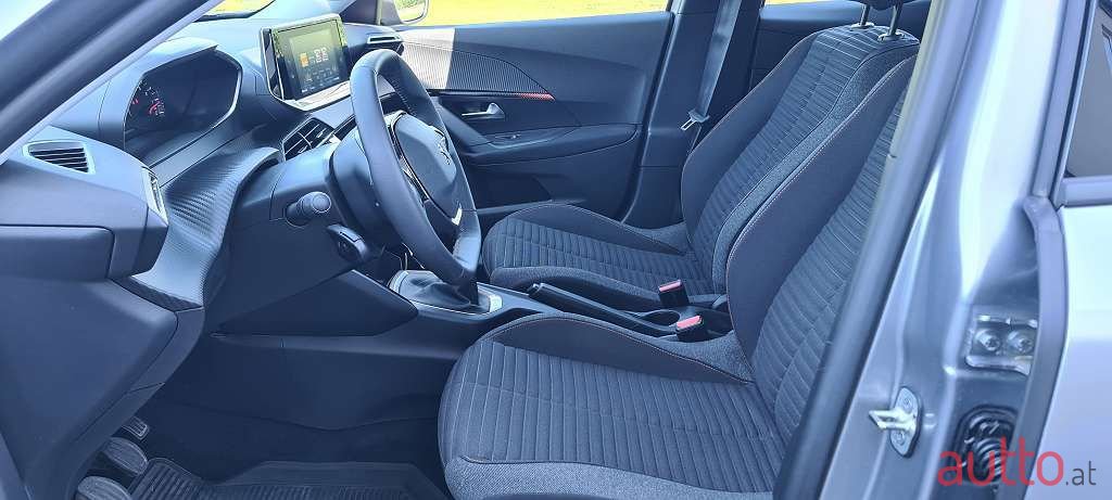 2021' Peugeot 2008 photo #6