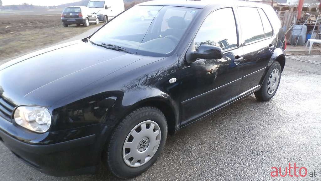 2001' Volkswagen Golf photo #2
