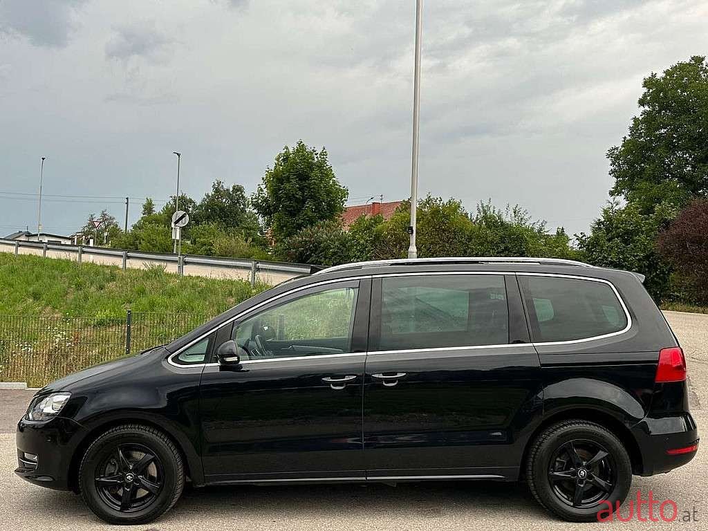 2011' Volkswagen Sharan photo #2