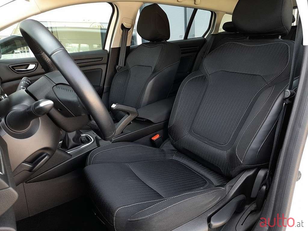 2019' Renault Megane photo #5