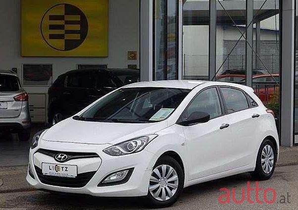 2012' Hyundai I30 photo #1