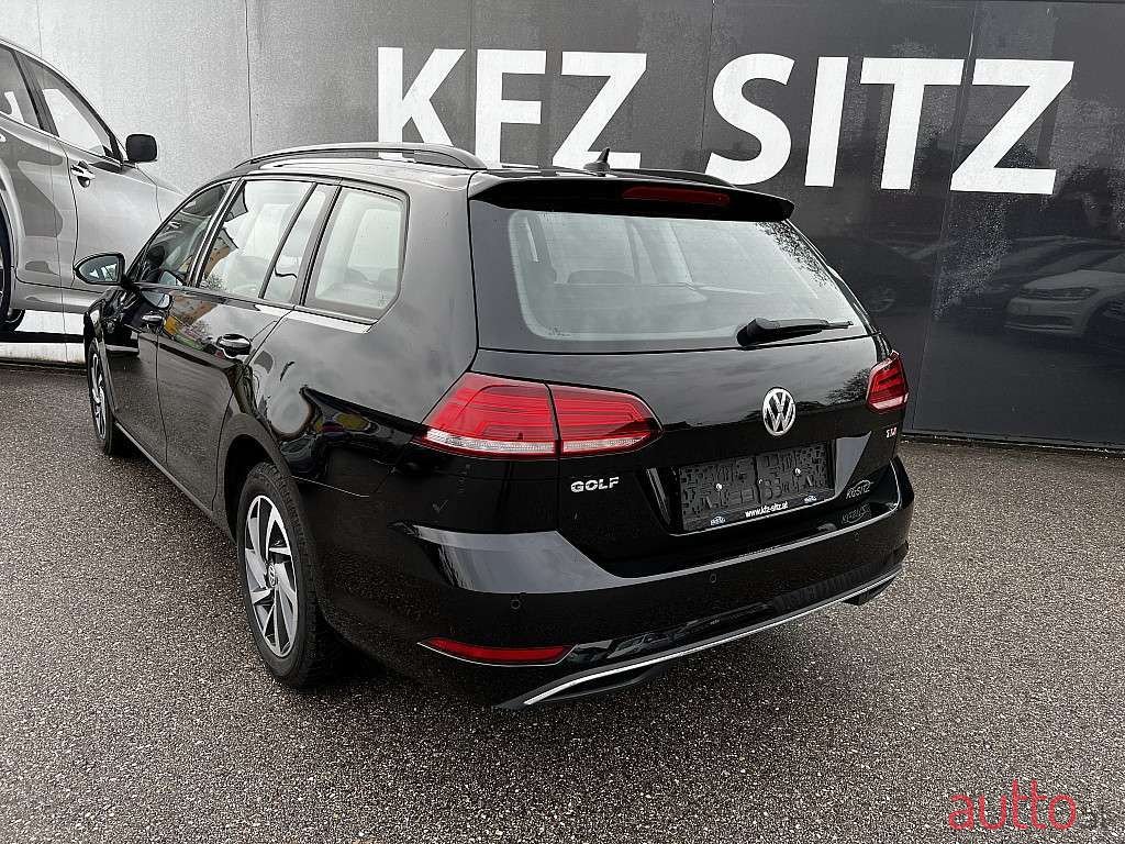 2017' Volkswagen Golf photo #5