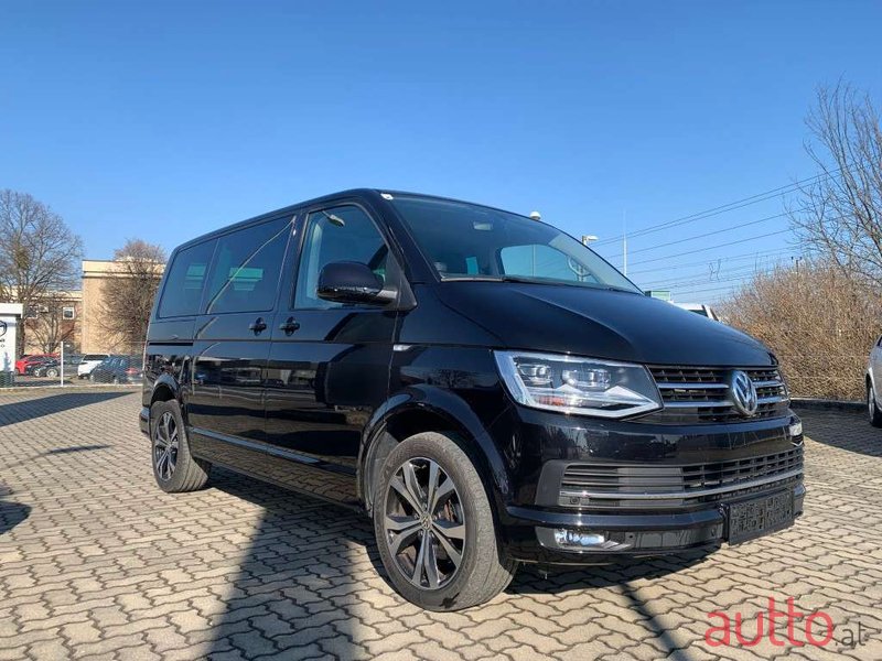 2018' Volkswagen Multivan photo #4