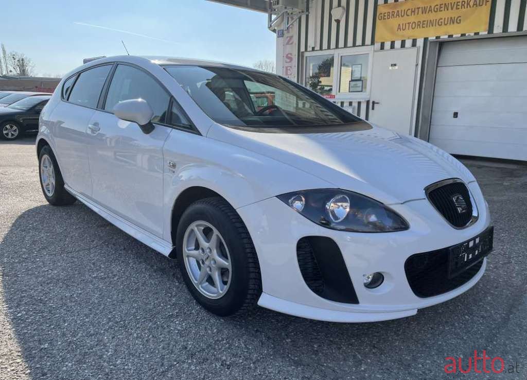 2012' SEAT Leon photo #4