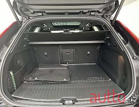 2022' Volvo XC60 photo #4