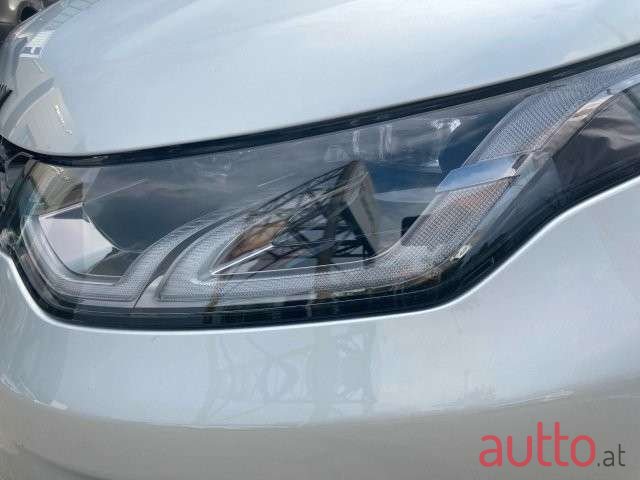 2023' Land Rover Discovery Sport photo #3