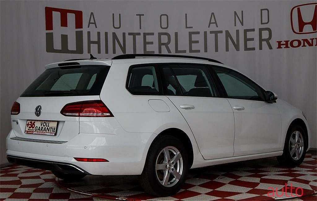 2018' Volkswagen Golf photo #2