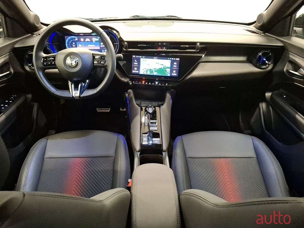 2024' Alfa Romeo Junior photo #5