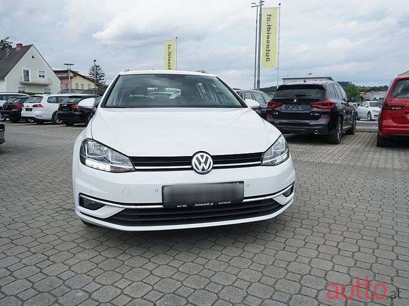 2019' Volkswagen Golf photo #2