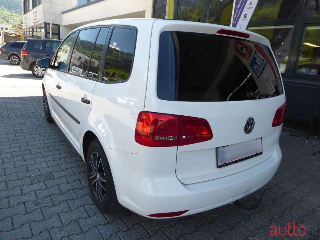 2011' Volkswagen Touran photo #5