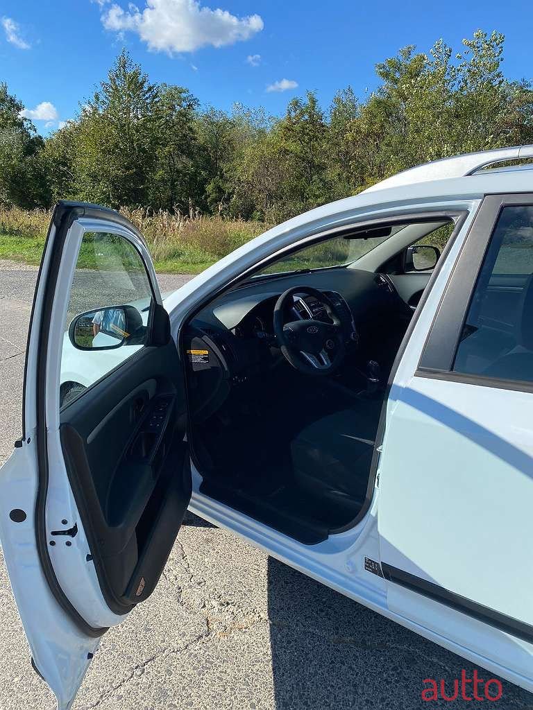 2010' Kia Ceed photo #4