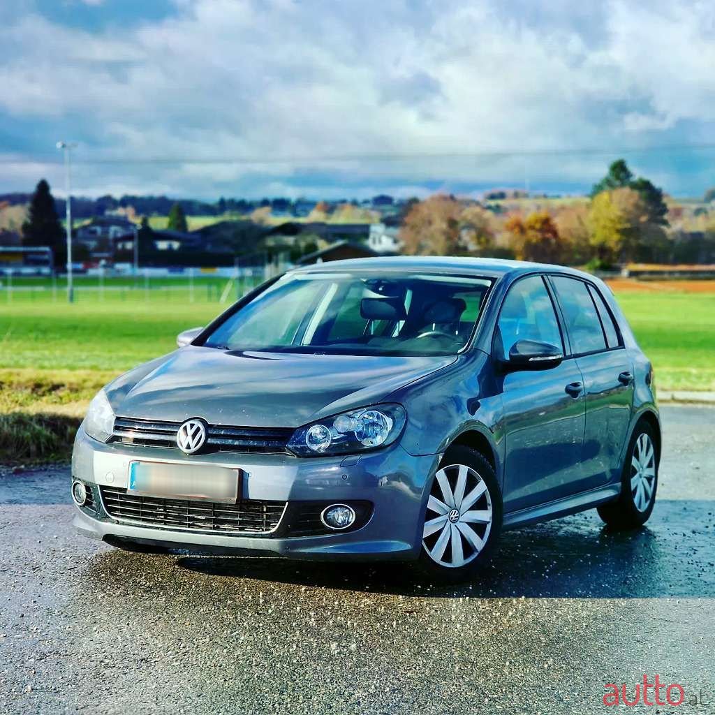 2011' Volkswagen Golf photo #1