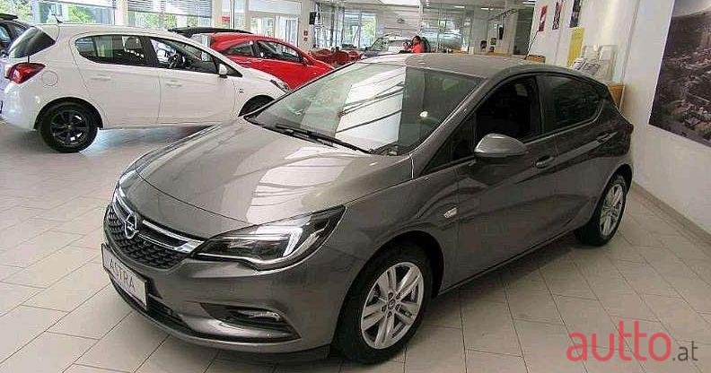 2019' Opel Astra photo #2