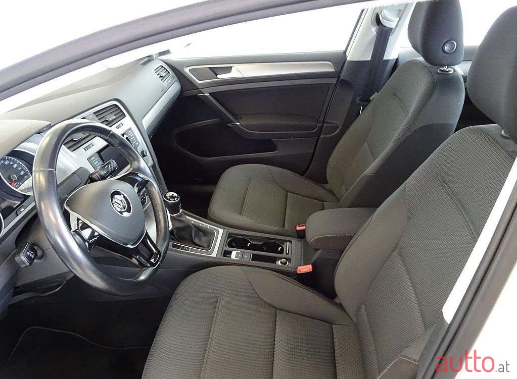 2015' Volkswagen Golf photo #5