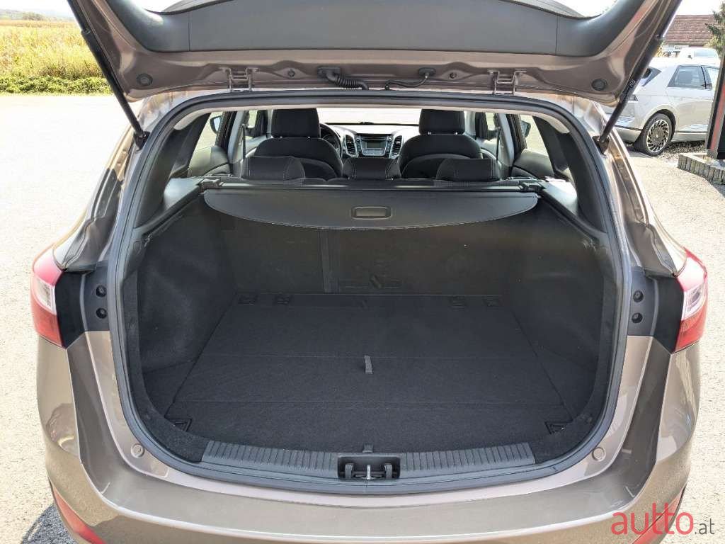 2012' Hyundai i30 photo #5