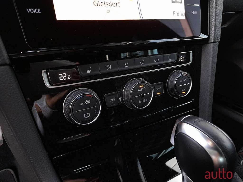 2019' Volkswagen Golf photo #5