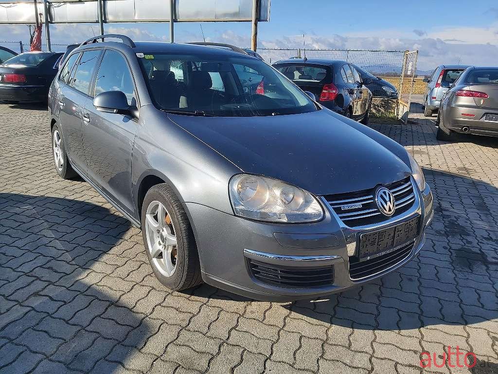 2009' Volkswagen Golf photo #1