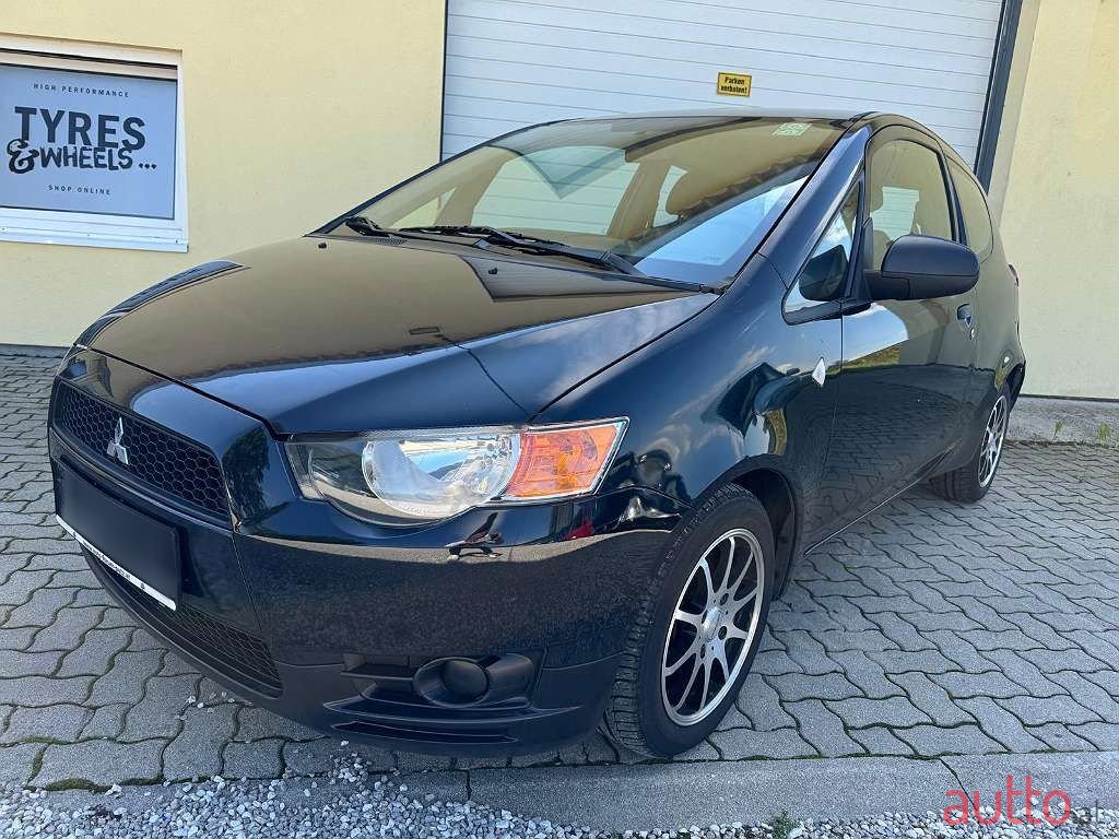 2009' Mitsubishi Colt photo #1