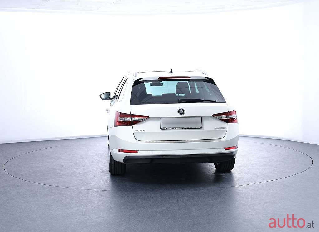 2019' Skoda Superb photo #4