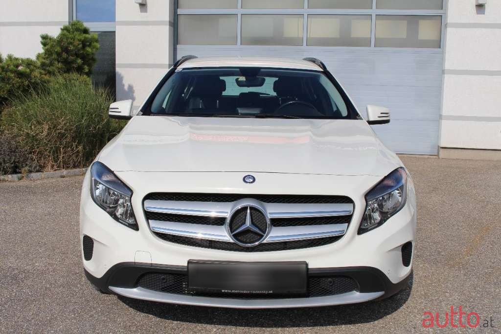2015' Mercedes-Benz Gla-Klasse photo #2