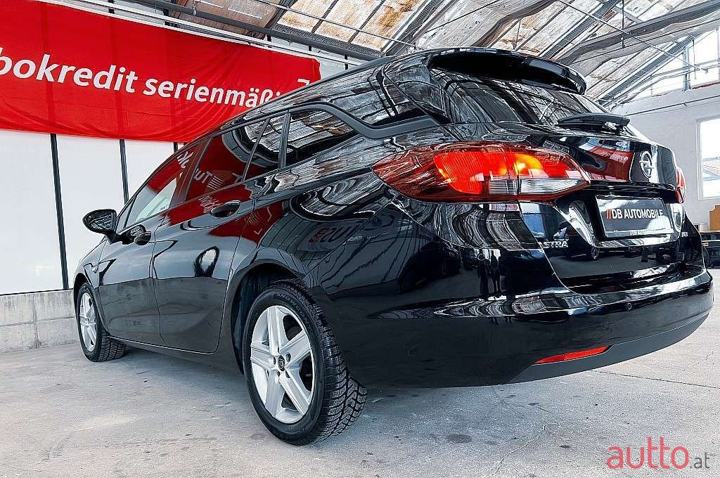 2018' Opel Astra photo #5