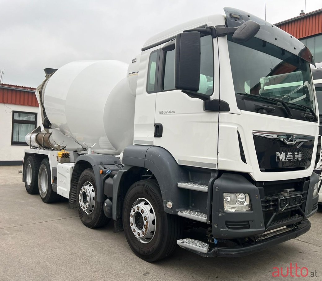 2017' MAN TGS 32.420 photo #1