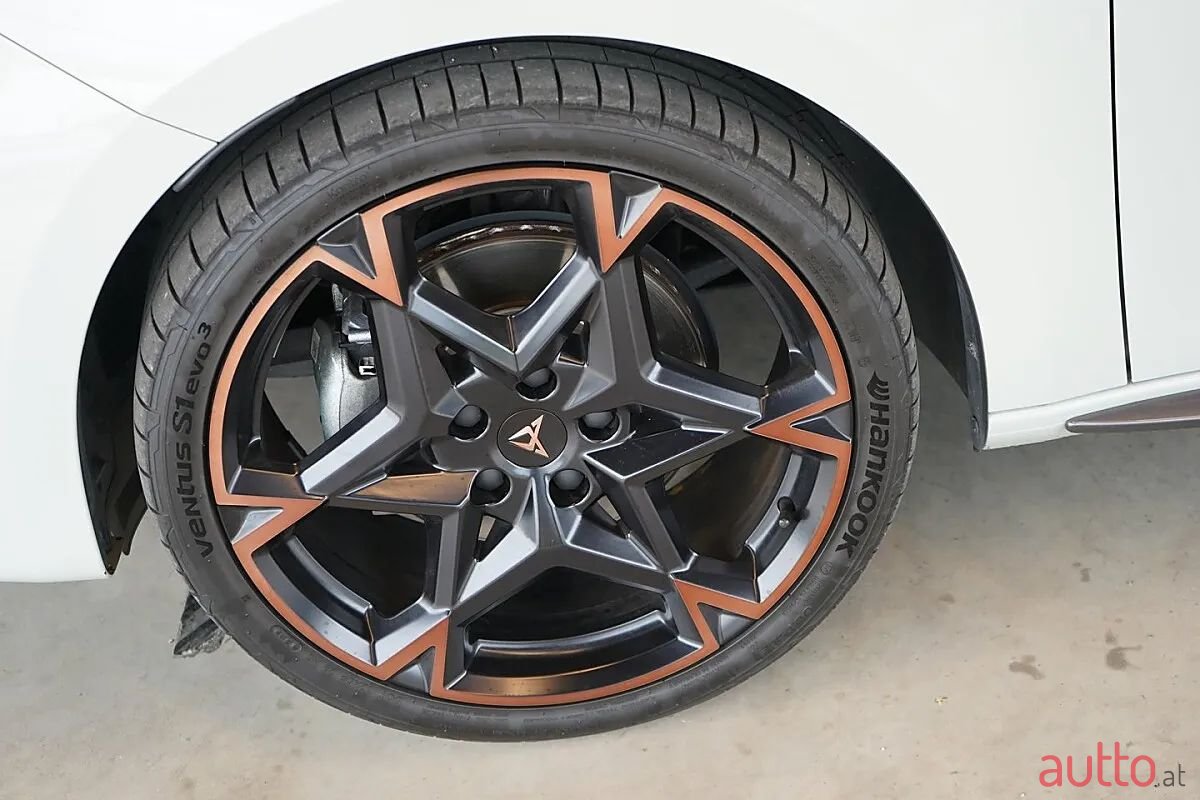 2024' Cupra Leon photo #4