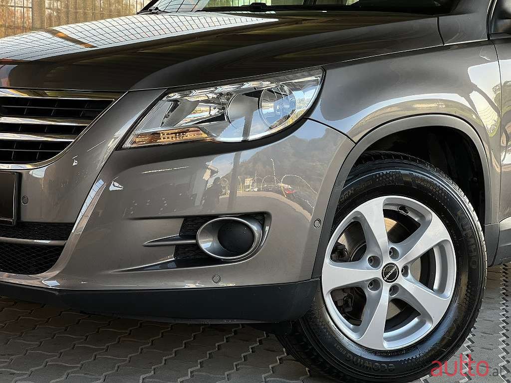 2009' Volkswagen Tiguan photo #6