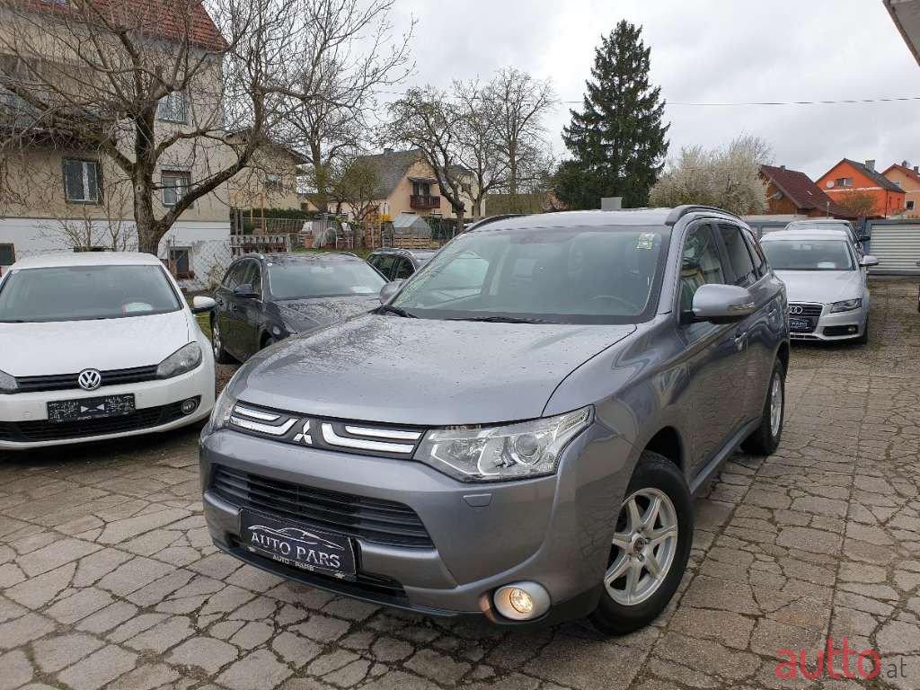 2013' Mitsubishi Outlander photo #1