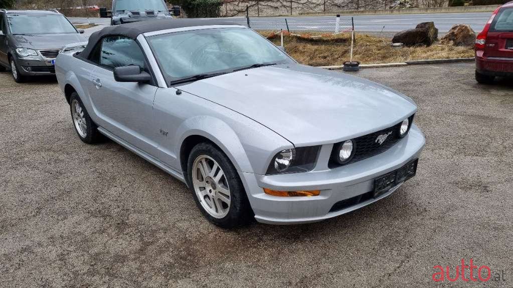 2005' Ford Mustang photo #4