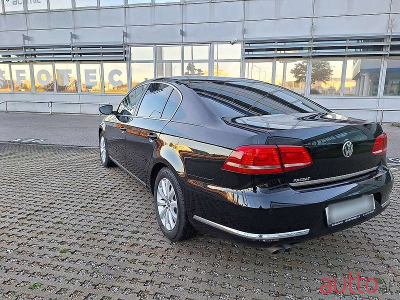 2013' Volkswagen Passat photo #5